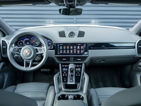 Certified 2023 Porsche Cayenne Coupe image 18