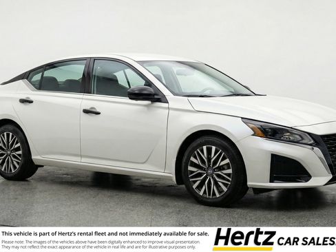 Used 2025 Nissan Altima 2.5 SV image 1
