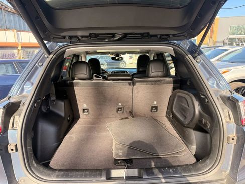 Used 2019 Jeep Cherokee Limited AWD/4WD image 32