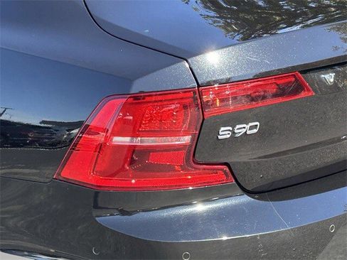 Used 2017 Volvo S90 T6 Momentum w/ Vision Package image 18