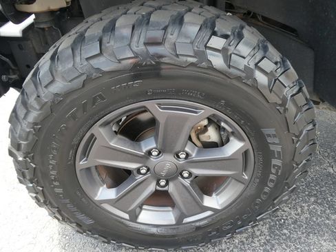 Used 2017 Jeep Wrangler Rubicon AWD/4WD image 10