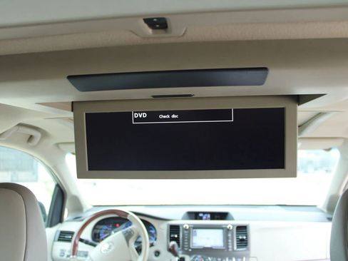 Used 2013 Toyota Sienna Limited image 21