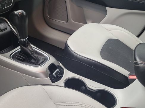 Used 2019 Jeep Compass Latitude w/ Popular Equipment Group FWD image 26