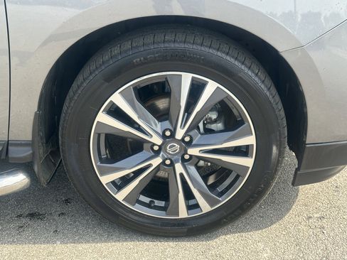Used 2020 Nissan Pathfinder Platinum image 15