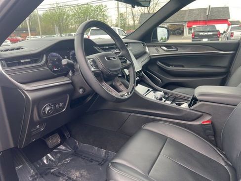 Used 2025 Jeep Grand Cherokee L Overland w/ Advanced Protech Group III AWD/4WD image 2