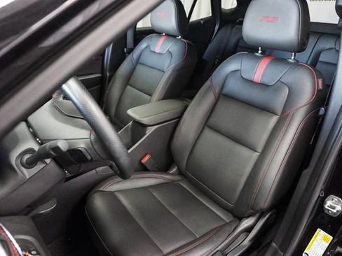 Used 2025 Chevrolet Trax RS w/ Driver Confidence Package FWD image 9