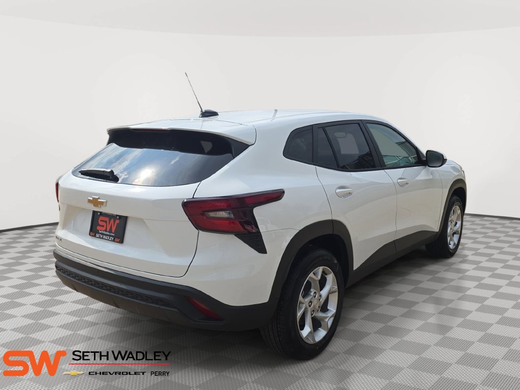 New 2026 Chevrolet Trax LS w/ LS Convenience Package FWD image 7