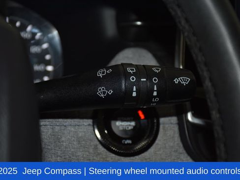 Used 2025 Jeep Compass Latitude w/ Sun & Sound Group AWD/4WD image 13