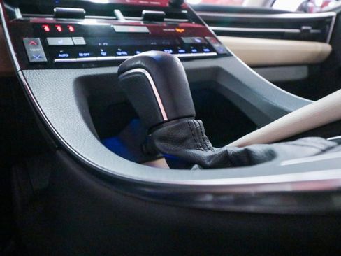 Used 2021 Toyota Avalon XLE w/ Moonroof Package image 24