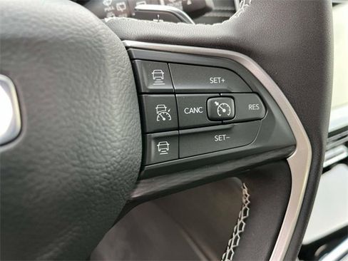 New 2025 Jeep Grand Cherokee Altitude image 27