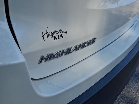 Used 2019 Toyota Highlander XLE AWD/4WD image 34