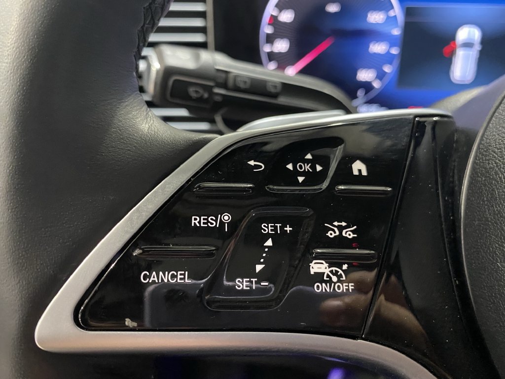Certified 2025 Mercedes-Benz GLE 450e 4MATIC w/ Driver Assistance Package image 11