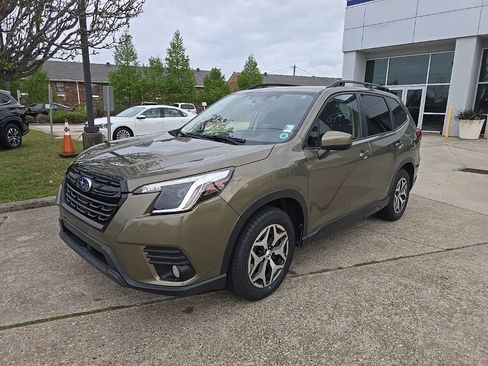 Used 2023 Subaru Forester Premium image 18