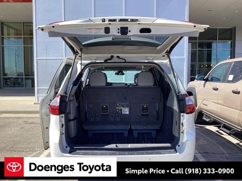 Used 2019 Toyota Sienna XLE w/ XLE Navigation Package image 13