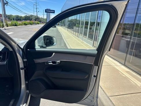 Certified 2025 Volvo XC90 B6 Plus AWD/4WD image 14