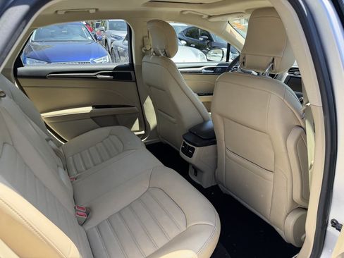 Used 2014 Ford Fusion SE w/ Equipment Group 202A FWD image 24