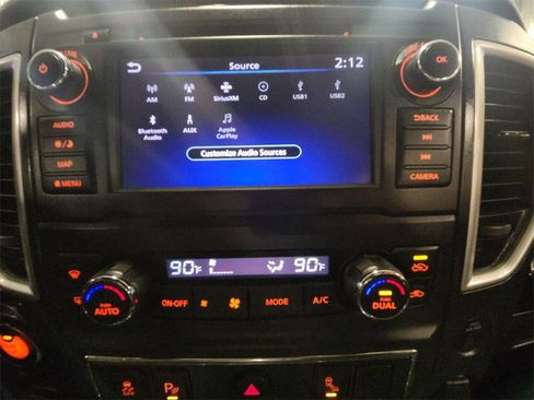 Used 2019 Nissan Titan SV w/ SV Convenience Package image 17