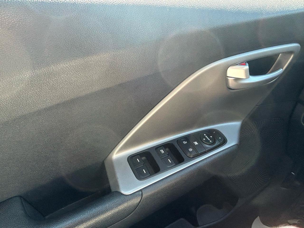 Used 2019 Kia Niro LX FWD image 29