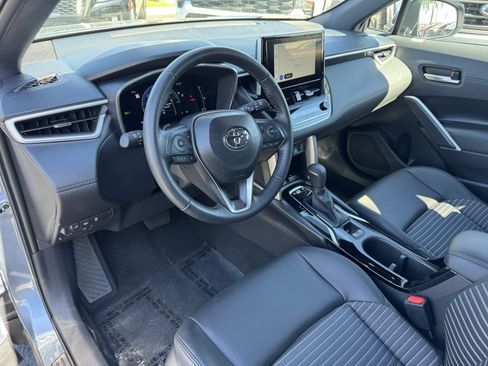 Used 2025 Toyota Corolla Cross AWD Hybrid w/ Convenience Package image 14