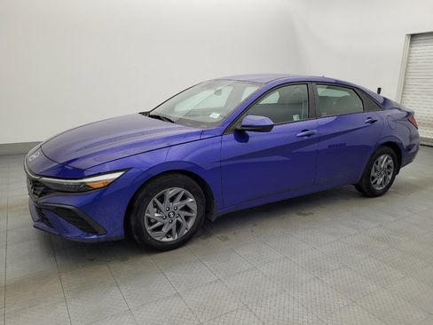 Used 2024 Hyundai Elantra SEL image 2