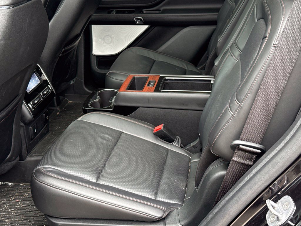 Used 2024 Lincoln Aviator Reserve w/ Equipment Group 201A AWD/4WD image 15