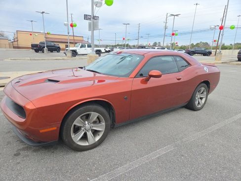Used 2021 Dodge Challenger SXT image 1