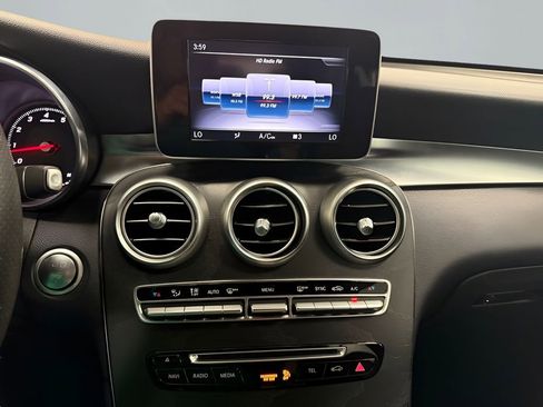 Used 2018 Mercedes-Benz GLC 300 4MATIC image 25