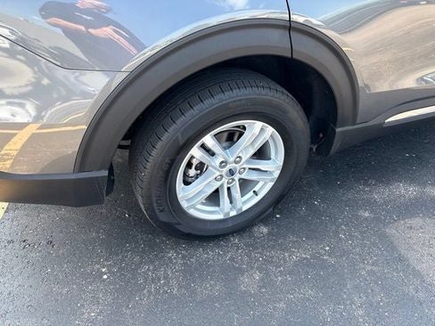 Used 2024 Ford Explorer XLT w/ Equipment Group 202A AWD/4WD image 4
