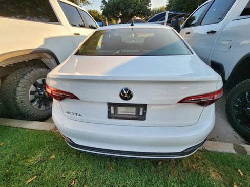Used 2023 Volkswagen Jetta Sport FWD image 5