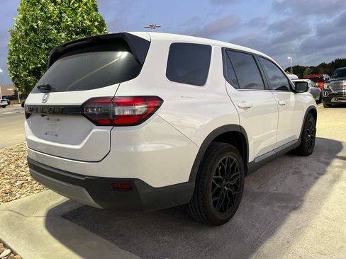 Used 2023 Honda Pilot EX-L image 3