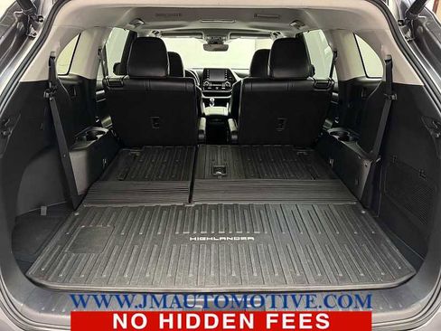 Used 2021 Toyota Highlander XLE image 19