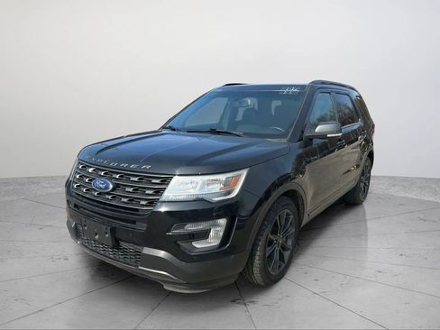 Used 2017 Ford Explorer XLT w/ Equipment Group 202A FWD image 9