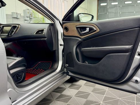 Used 2016 Chrysler 200 C w/ Premium Group image 7