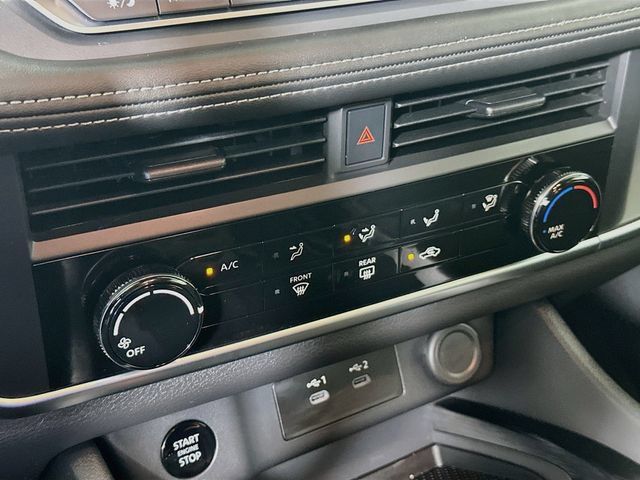 Used 2025 Nissan Rogue S FWD image 17