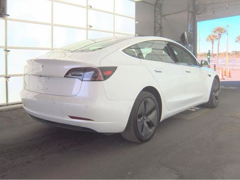 Used 2018 Tesla Model 3 Mid Range image 3