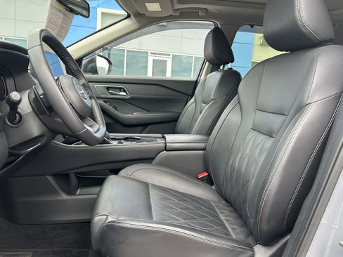 Used 2024 Nissan Rogue Platinum w/ Platinum Premium Package image 11