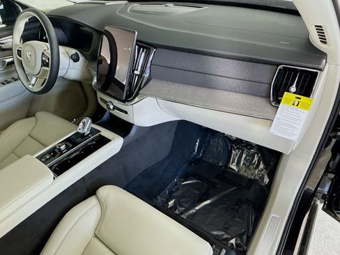 New 2026 Volvo XC90 T8 Ultra w/ Protection Package AWD/4WD image 32