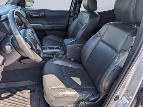 Used 2018 Toyota Tacoma TRD Sport RWD image 14