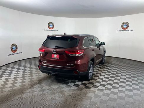 Used 2017 Toyota Highlander XLE image 22