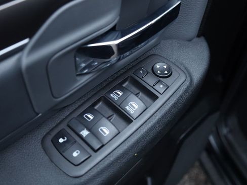 Used 2024 RAM 1500 Classic SLT image 17