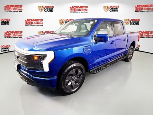Used 2022 Ford F150 Lightning Lariat image 14