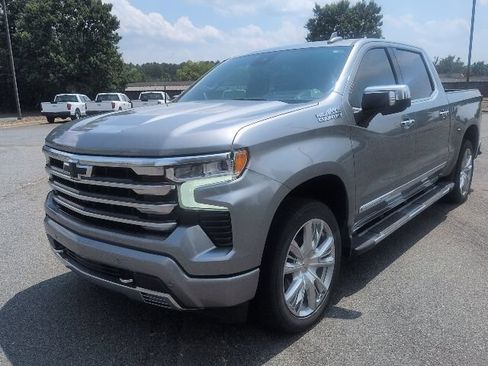 Used 2024 Chevrolet Silverado 1500 High Country w/ High Country Premium Package AWD/4WD image 1