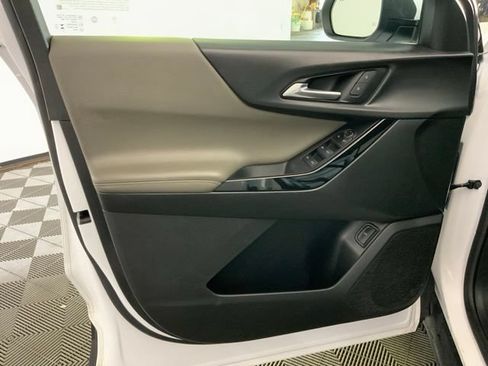 Used 2025 Chevrolet Equinox LT w/ Convenience Package II FWD image 8