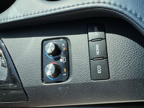 Used 2014 Toyota Avalon Limited w/ Technology Package FWD image 23