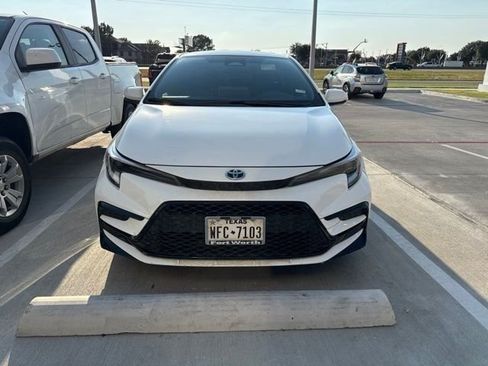 Used 2025 Toyota Corolla SE w/ SE Premium Package FWD image 8
