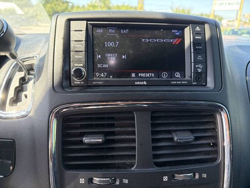 Used 2019 Dodge Grand Caravan SXT w/ Driver Convenience Group FWD image 16