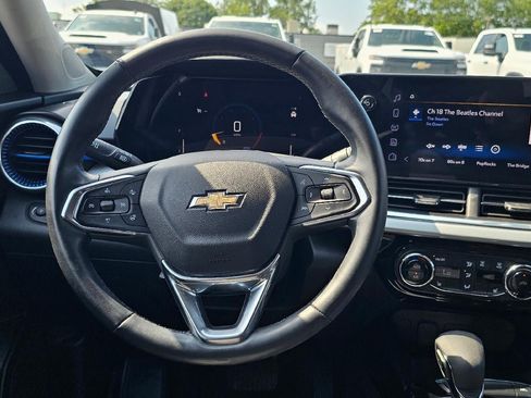 Used 2024 Chevrolet Trax LT w/ Driver Confidence Package FWD image 13