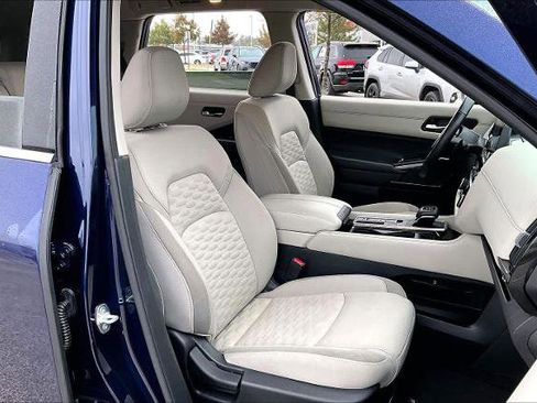 Certified 2022 Nissan Pathfinder SV image 9