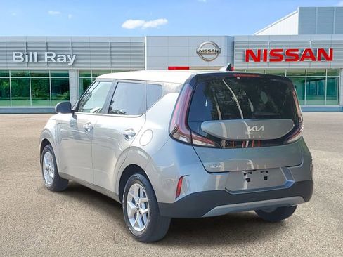 Used 2025 Kia Soul LX FWD image 3