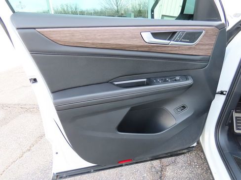 Certified 2024 Volkswagen Atlas SEL Premium R-Line image 27